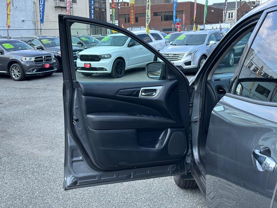 2019 Nissan Pathfinder 4x4 SL, available for sale in Irvington , New Jersey | Auto Haus of Irvington Corp. Irvington , New Jersey 2019 Nissan Pathfinder 4x4 SL, available for sale in Irvington , New Jersey | Auto Haus of Irvington Corp. Irvington , New Jersey