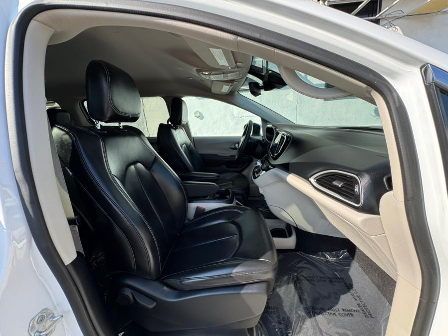 2023 Chrysler Pacifica Touring L FWD, available for sale in Newark, New Jersey | Champion Auto Sales. Newark, New Jersey 2023 Chrysler Pacifica Touring L FWD, available for sale in Newark, New Jersey | Champion Auto Sales. Newark, New Jersey