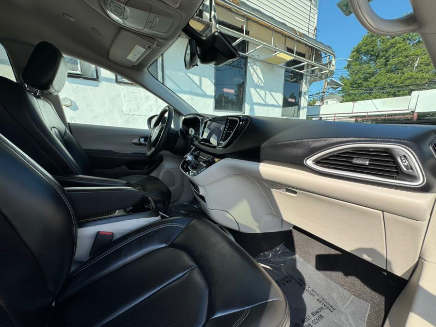 2023 Chrysler Pacifica Touring L FWD, available for sale in Newark, New Jersey | Champion Auto Sales. Newark, New Jersey 2023 Chrysler Pacifica Touring L FWD, available for sale in Newark, New Jersey | Champion Auto Sales. Newark, New Jersey