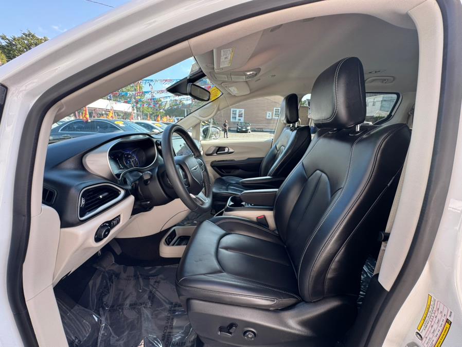 2023 Chrysler Pacifica Touring L FWD, available for sale in Newark, New Jersey | Champion Auto Sales. Newark, New Jersey 2023 Chrysler Pacifica Touring L FWD, available for sale in Newark, New Jersey | Champion Auto Sales. Newark, New Jersey