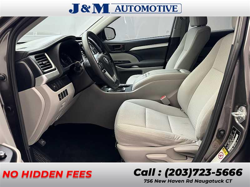 2019 Toyota Highlander LE, available for sale in Naugatuck, Connecticut | J&M Automotive Sls&Svc LLC. Naugatuck, Connecticut 2019 Toyota Highlander LE, available for sale in Naugatuck, Connecticut | J&M Automotive Sls&Svc LLC. Naugatuck, Connecticut