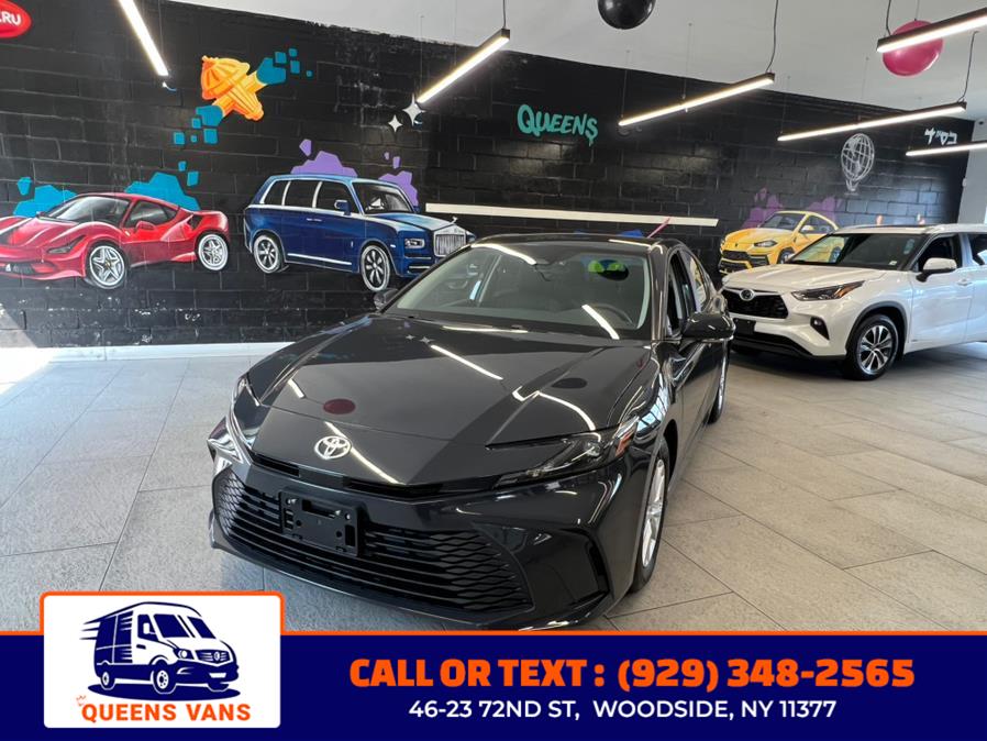 2025 Toyota Camry LE's photo