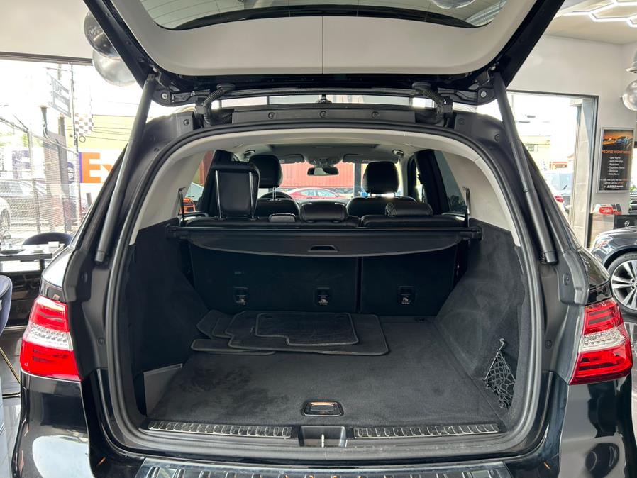 2015 Mercedes-Benz M-Class 4MATIC 4dr ML 350, available for sale in Jersey City, New Jersey | Luxe Auto Galleria. Jersey City, New Jersey 2015 Mercedes-Benz M-Class 4MATIC 4dr ML 350, available for sale in Jersey City, New Jersey | Luxe Auto Galleria. Jersey City, New Jersey