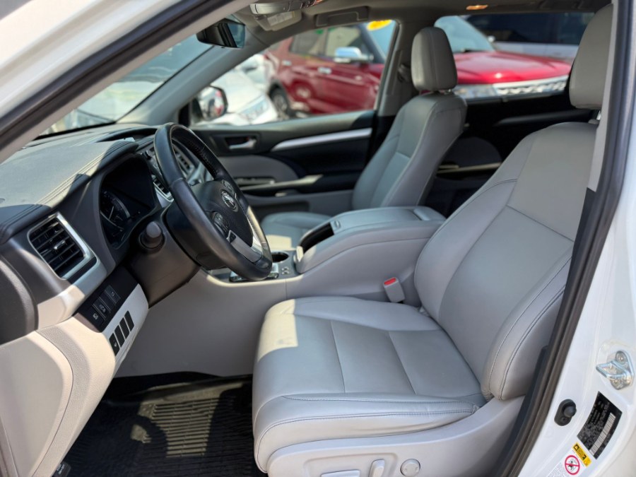 2019 Toyota Highlander XLE, available for sale in Peabody, Massachusetts | New Star Motors. Peabody, Massachusetts 2019 Toyota Highlander XLE, available for sale in Peabody, Massachusetts | New Star Motors. Peabody, Massachusetts