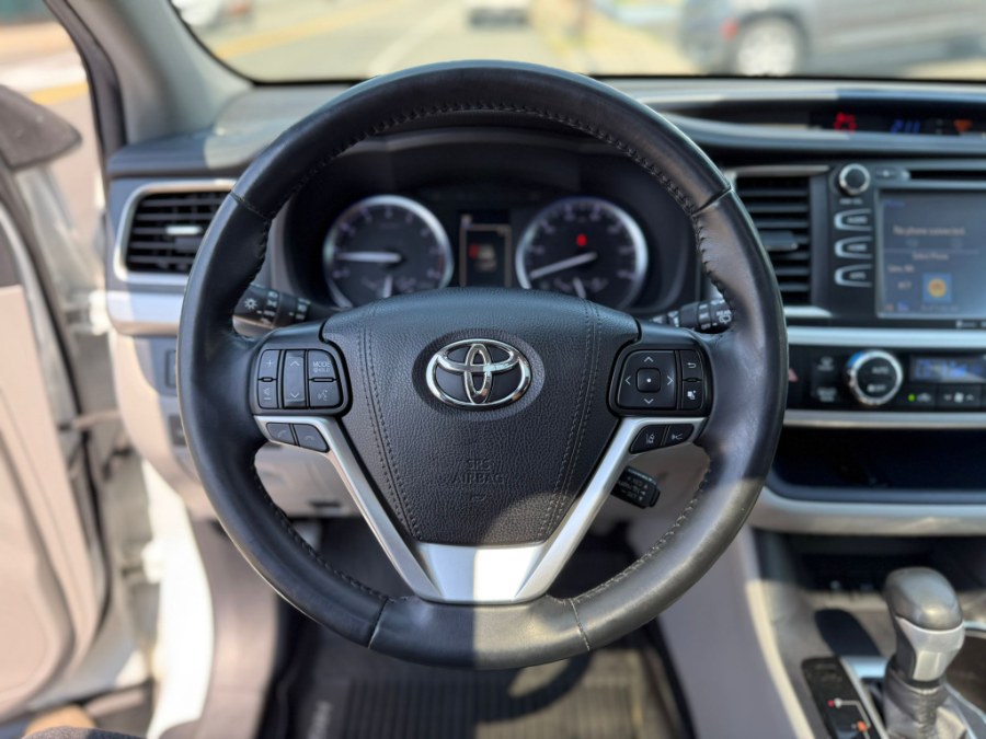 2019 Toyota Highlander XLE, available for sale in Peabody, Massachusetts | New Star Motors. Peabody, Massachusetts 2019 Toyota Highlander XLE, available for sale in Peabody, Massachusetts | New Star Motors. Peabody, Massachusetts
