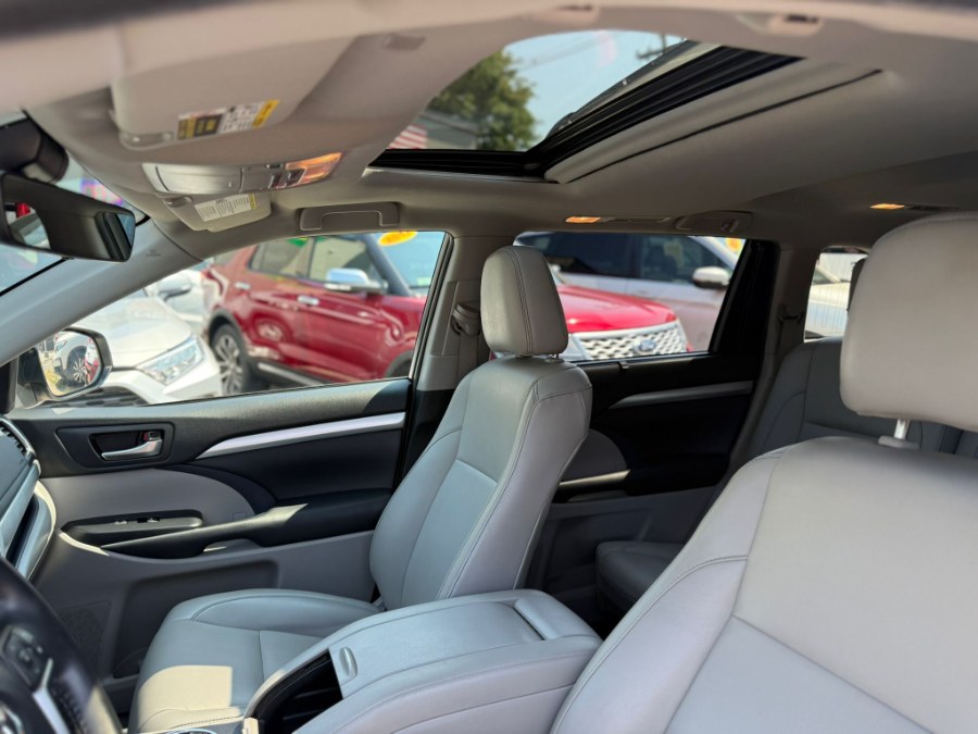 2019 Toyota Highlander XLE, available for sale in Peabody, Massachusetts | New Star Motors. Peabody, Massachusetts 2019 Toyota Highlander XLE, available for sale in Peabody, Massachusetts | New Star Motors. Peabody, Massachusetts