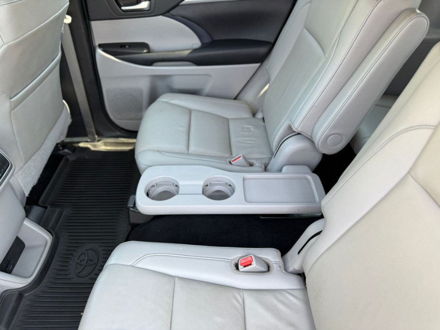 2019 Toyota Highlander XLE, available for sale in Peabody, Massachusetts | New Star Motors. Peabody, Massachusetts 2019 Toyota Highlander XLE, available for sale in Peabody, Massachusetts | New Star Motors. Peabody, Massachusetts