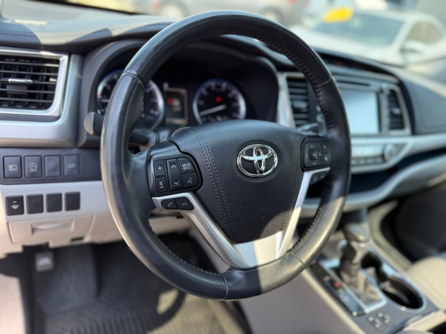 2019 Toyota Highlander XLE, available for sale in Peabody, Massachusetts | New Star Motors. Peabody, Massachusetts 2019 Toyota Highlander XLE, available for sale in Peabody, Massachusetts | New Star Motors. Peabody, Massachusetts