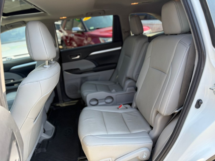 2019 Toyota Highlander XLE, available for sale in Peabody, Massachusetts | New Star Motors. Peabody, Massachusetts 2019 Toyota Highlander XLE, available for sale in Peabody, Massachusetts | New Star Motors. Peabody, Massachusetts
