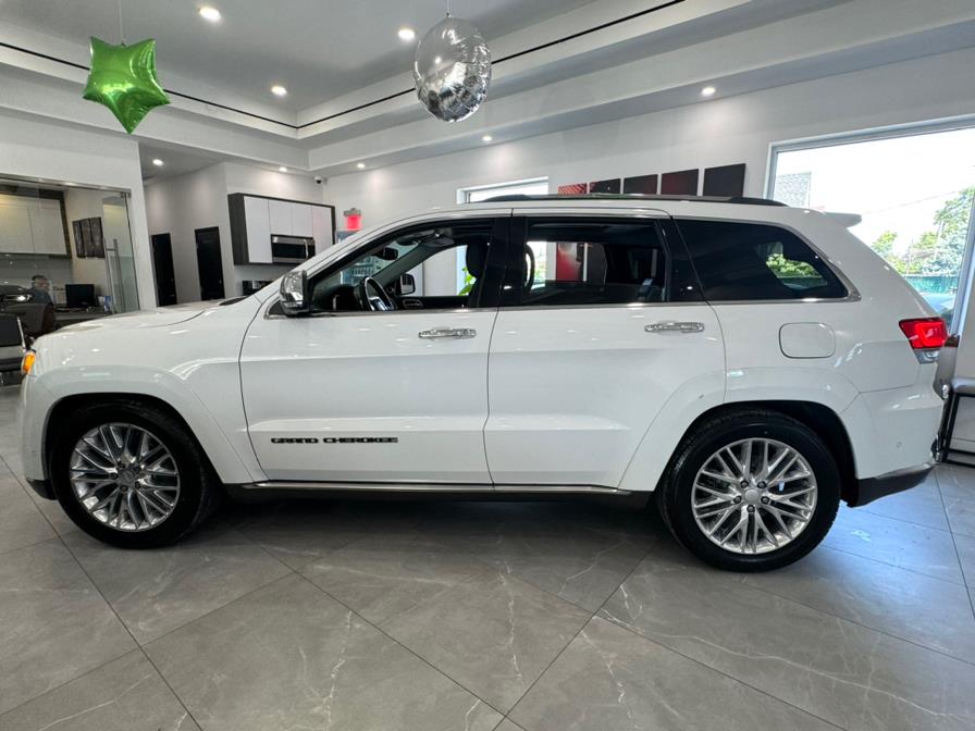 2018 Jeep Grand Cherokee Summit 4x4, available for sale in Franklin Square, New York | Luxury Motor Club. Franklin Square, New York 2018 Jeep Grand Cherokee Summit 4x4, available for sale in Franklin Square, New York | Luxury Motor Club. Franklin Square, New York