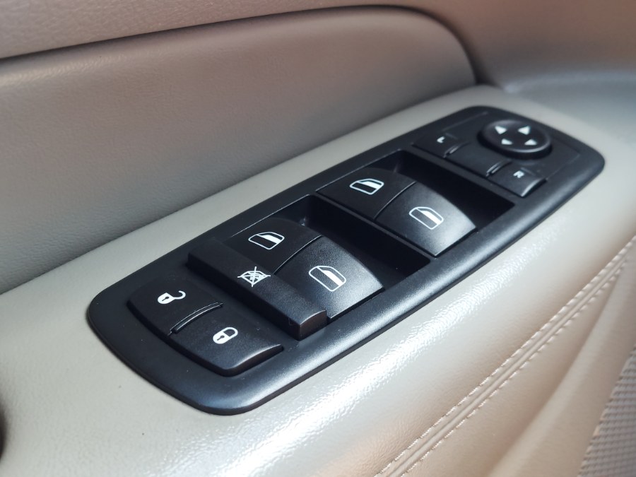 2011 Jeep Grand Cherokee 4WD 4dr Laredo, available for sale in East Windsor, Connecticut | United Auto Sales of E Windsor, Inc. East Windsor, Connecticut 2011 Jeep Grand Cherokee 4WD 4dr Laredo, available for sale in East Windsor, Connecticut | United Auto Sales of E Windsor, Inc. East Windsor, Connecticut