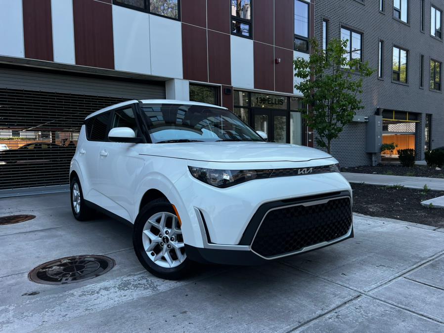 2024 Kia Soul LX IVT, available for sale in Irvington, New Jersey | Elis Motors Corp. Irvington, New Jersey 2024 Kia Soul LX IVT, available for sale in Irvington, New Jersey | Elis Motors Corp. Irvington, New Jersey