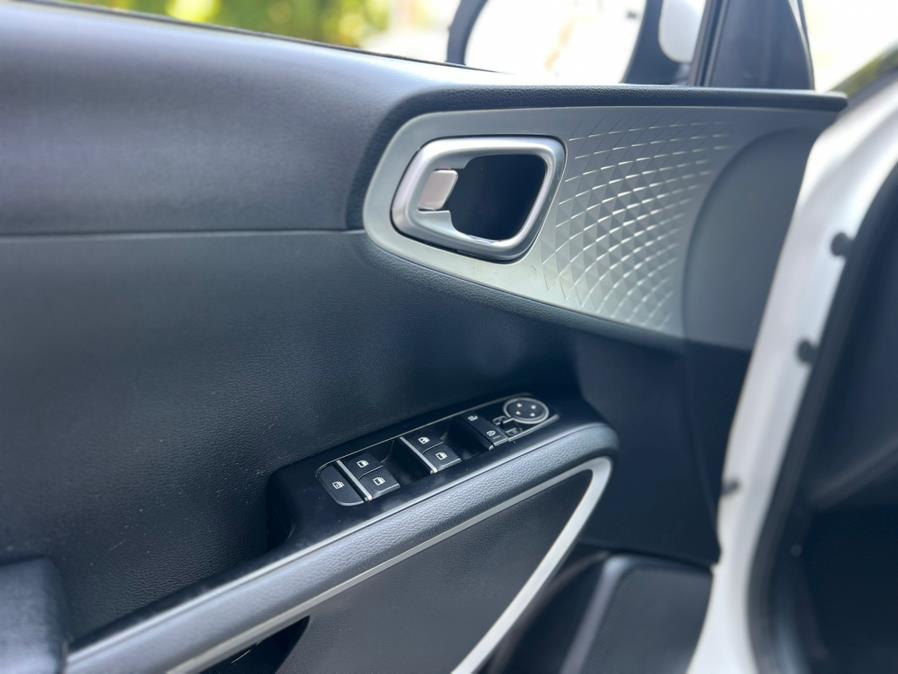 2024 Kia Soul LX IVT, available for sale in Irvington, New Jersey | Elis Motors Corp. Irvington, New Jersey 2024 Kia Soul LX IVT, available for sale in Irvington, New Jersey | Elis Motors Corp. Irvington, New Jersey