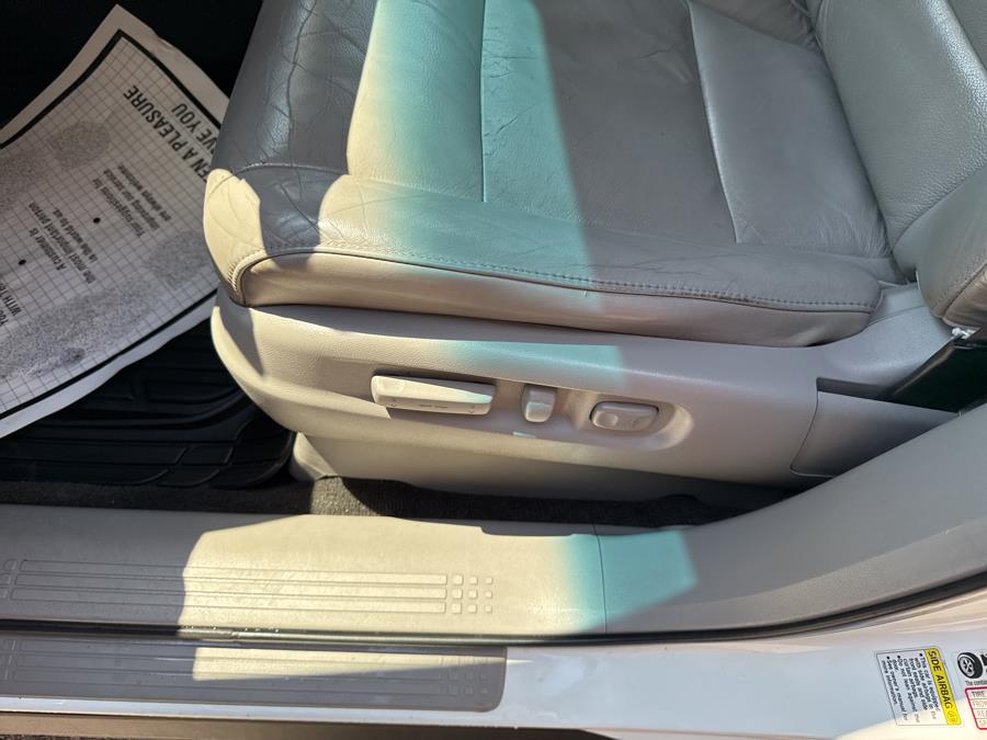 2011 Honda Pilot 2WD 4dr EX-L, available for sale in Worcester, Massachusetts | Worcester Auto Outlet LLC. Worcester, Massachusetts 2011 Honda Pilot 2WD 4dr EX-L, available for sale in Worcester, Massachusetts | Worcester Auto Outlet LLC. Worcester, Massachusetts