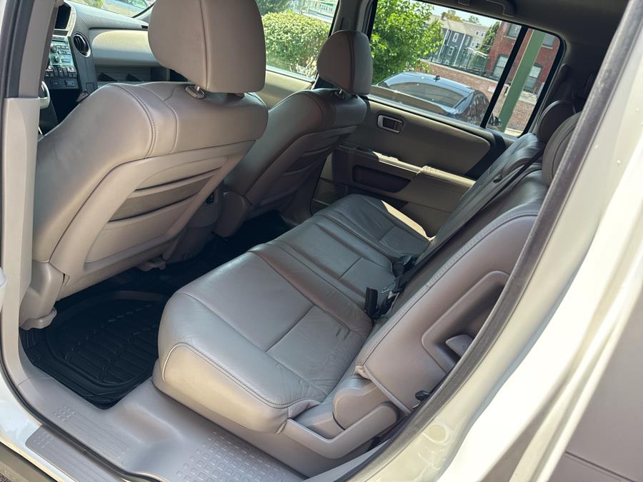 2011 Honda Pilot 2WD 4dr EX-L, available for sale in Worcester, Massachusetts | Worcester Auto Outlet LLC. Worcester, Massachusetts 2011 Honda Pilot 2WD 4dr EX-L, available for sale in Worcester, Massachusetts | Worcester Auto Outlet LLC. Worcester, Massachusetts
