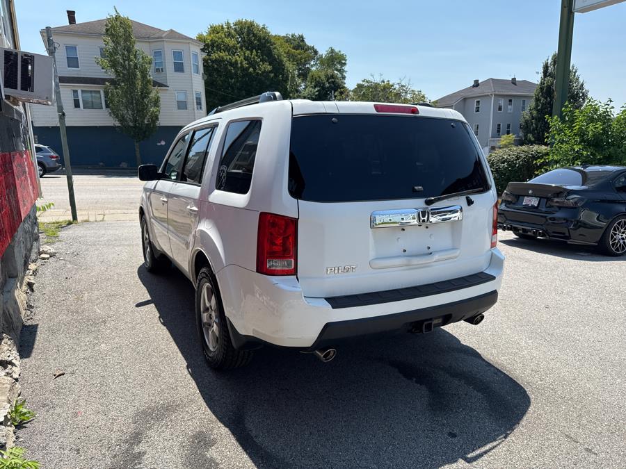 2011 Honda Pilot 2WD 4dr EX-L, available for sale in Worcester, Massachusetts | Worcester Auto Outlet LLC. Worcester, Massachusetts 2011 Honda Pilot 2WD 4dr EX-L, available for sale in Worcester, Massachusetts | Worcester Auto Outlet LLC. Worcester, Massachusetts