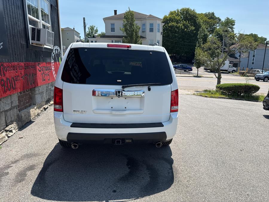 2011 Honda Pilot 2WD 4dr EX-L, available for sale in Worcester, Massachusetts | Worcester Auto Outlet LLC. Worcester, Massachusetts 2011 Honda Pilot 2WD 4dr EX-L, available for sale in Worcester, Massachusetts | Worcester Auto Outlet LLC. Worcester, Massachusetts