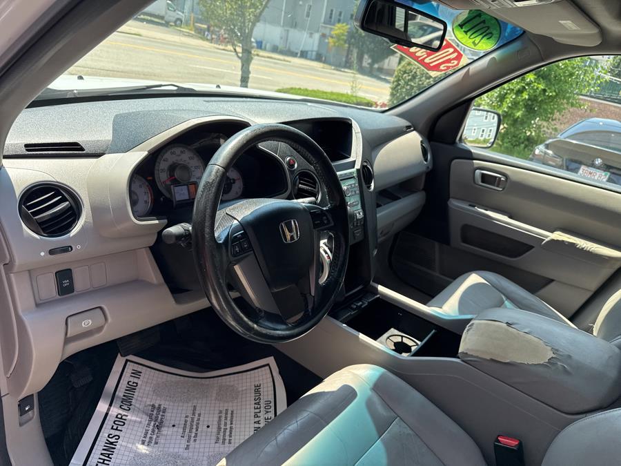 2011 Honda Pilot 2WD 4dr EX-L, available for sale in Worcester, Massachusetts | Worcester Auto Outlet LLC. Worcester, Massachusetts 2011 Honda Pilot 2WD 4dr EX-L, available for sale in Worcester, Massachusetts | Worcester Auto Outlet LLC. Worcester, Massachusetts