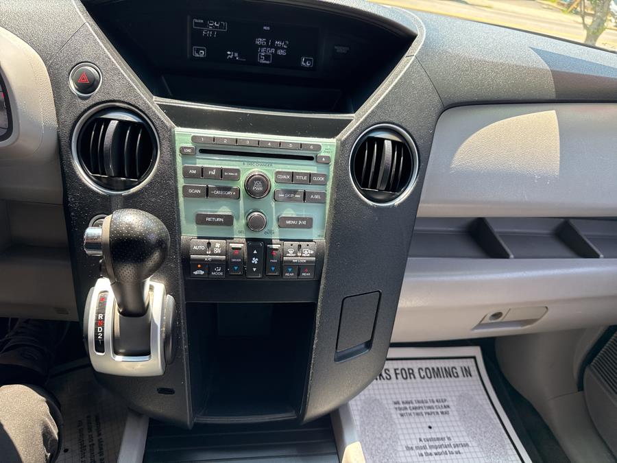 2010 Honda Pilot 4WD 4dr EX, available for sale in Worcester, Massachusetts | Worcester Auto Outlet LLC. Worcester, Massachusetts 2010 Honda Pilot 4WD 4dr EX, available for sale in Worcester, Massachusetts | Worcester Auto Outlet LLC. Worcester, Massachusetts