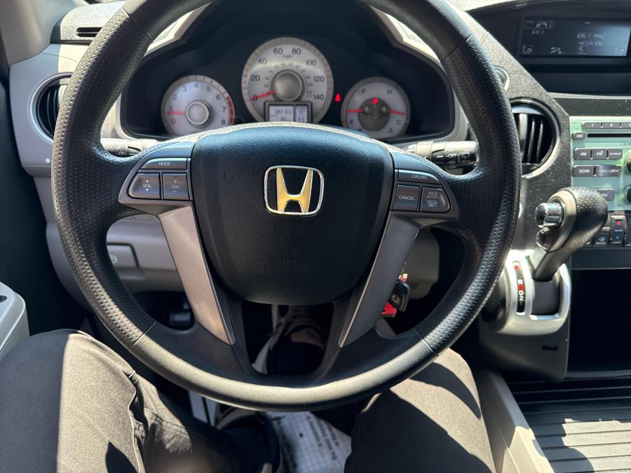 2010 Honda Pilot 4WD 4dr EX, available for sale in Worcester, Massachusetts | Worcester Auto Outlet LLC. Worcester, Massachusetts 2010 Honda Pilot 4WD 4dr EX, available for sale in Worcester, Massachusetts | Worcester Auto Outlet LLC. Worcester, Massachusetts