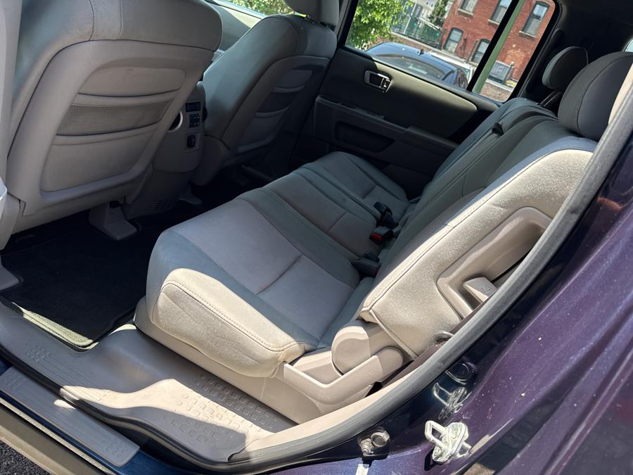 2010 Honda Pilot 4WD 4dr EX, available for sale in Worcester, Massachusetts | Worcester Auto Outlet LLC. Worcester, Massachusetts 2010 Honda Pilot 4WD 4dr EX, available for sale in Worcester, Massachusetts | Worcester Auto Outlet LLC. Worcester, Massachusetts