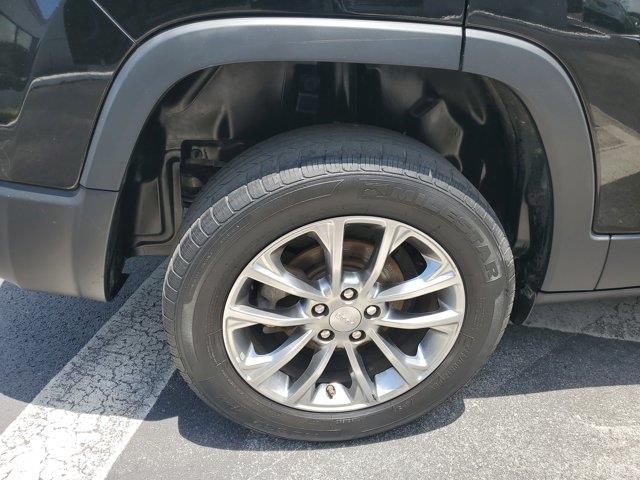 2019 Jeep Cherokee Latitude Plus FWD, available for sale in Fort Myers, Florida | Carlux Fort Myers. Fort Myers, Florida 2019 Jeep Cherokee Latitude Plus FWD, available for sale in Fort Myers, Florida | Carlux Fort Myers. Fort Myers, Florida
