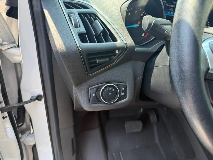 2014 Ford Escape 4WD 4dr Titanium, available for sale in Branford, Connecticut | J&E Auto Sales LLC. Branford, Connecticut 2014 Ford Escape 4WD 4dr Titanium, available for sale in Branford, Connecticut | J&E Auto Sales LLC. Branford, Connecticut