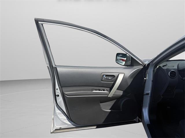 2015 Nissan Rogue Select S, available for sale in Stratford, Connecticut | Wiz Leasing Inc. Stratford, Connecticut 2015 Nissan Rogue Select S, available for sale in Stratford, Connecticut | Wiz Leasing Inc. Stratford, Connecticut