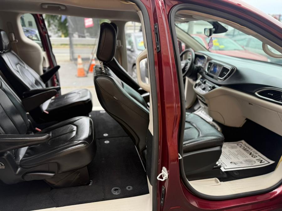 2018 Chrysler Pacifica Touring L FWD, available for sale in Revere, Massachusetts | Wonderland Auto. Revere, Massachusetts 2018 Chrysler Pacifica Touring L FWD, available for sale in Revere, Massachusetts | Wonderland Auto. Revere, Massachusetts