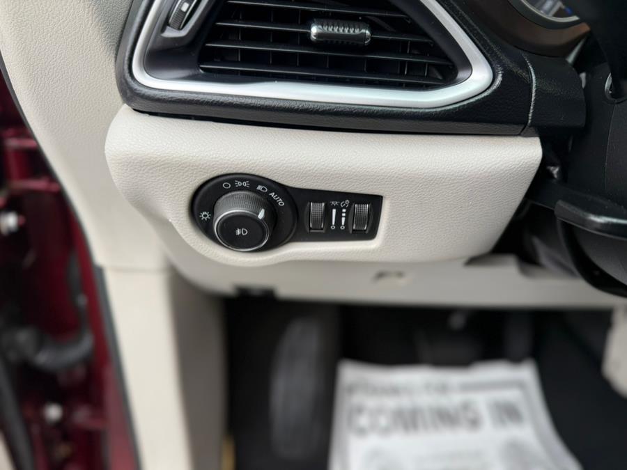 2018 Chrysler Pacifica Touring L FWD, available for sale in Revere, Massachusetts | Wonderland Auto. Revere, Massachusetts 2018 Chrysler Pacifica Touring L FWD, available for sale in Revere, Massachusetts | Wonderland Auto. Revere, Massachusetts