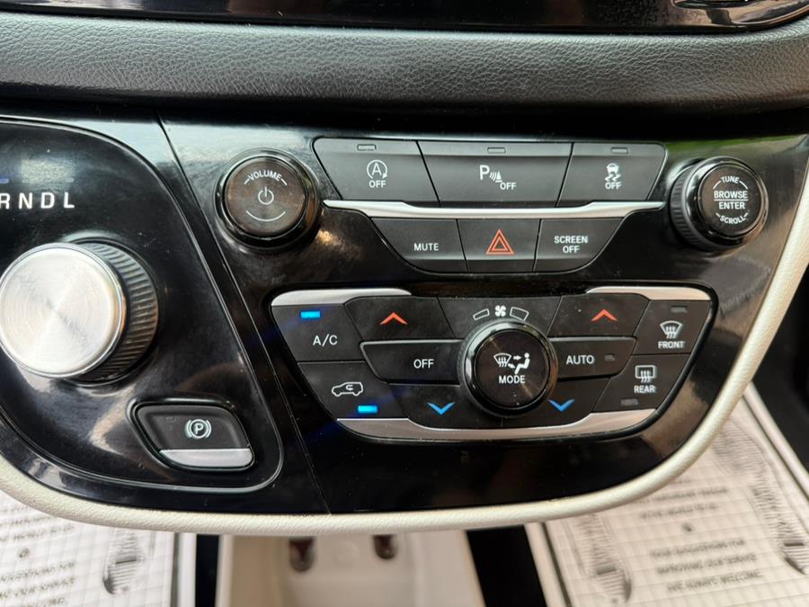 2018 Chrysler Pacifica Touring L FWD, available for sale in Revere, Massachusetts | Wonderland Auto. Revere, Massachusetts 2018 Chrysler Pacifica Touring L FWD, available for sale in Revere, Massachusetts | Wonderland Auto. Revere, Massachusetts
