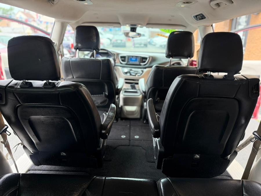 2018 Chrysler Pacifica Touring L FWD, available for sale in Revere, Massachusetts | Wonderland Auto. Revere, Massachusetts 2018 Chrysler Pacifica Touring L FWD, available for sale in Revere, Massachusetts | Wonderland Auto. Revere, Massachusetts