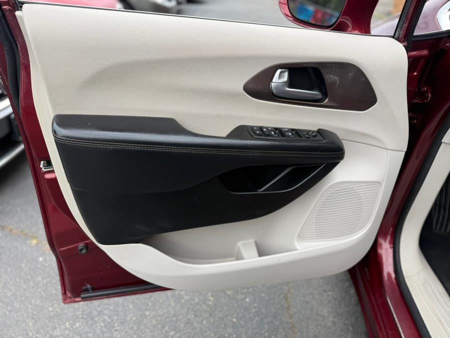 2018 Chrysler Pacifica Touring L FWD, available for sale in Revere, Massachusetts | Wonderland Auto. Revere, Massachusetts 2018 Chrysler Pacifica Touring L FWD, available for sale in Revere, Massachusetts | Wonderland Auto. Revere, Massachusetts