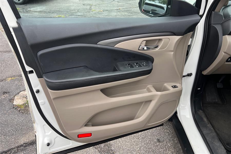 2016 Honda Pilot AWD 4dr EX-L w/Navi, available for sale in Lindenhurst, New York | Power Motor Group. Lindenhurst, New York 2016 Honda Pilot AWD 4dr EX-L w/Navi, available for sale in Lindenhurst, New York | Power Motor Group. Lindenhurst, New York