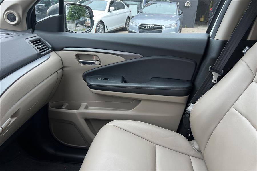2016 Honda Pilot AWD 4dr EX-L w/Navi, available for sale in Lindenhurst, New York | Power Motor Group. Lindenhurst, New York 2016 Honda Pilot AWD 4dr EX-L w/Navi, available for sale in Lindenhurst, New York | Power Motor Group. Lindenhurst, New York