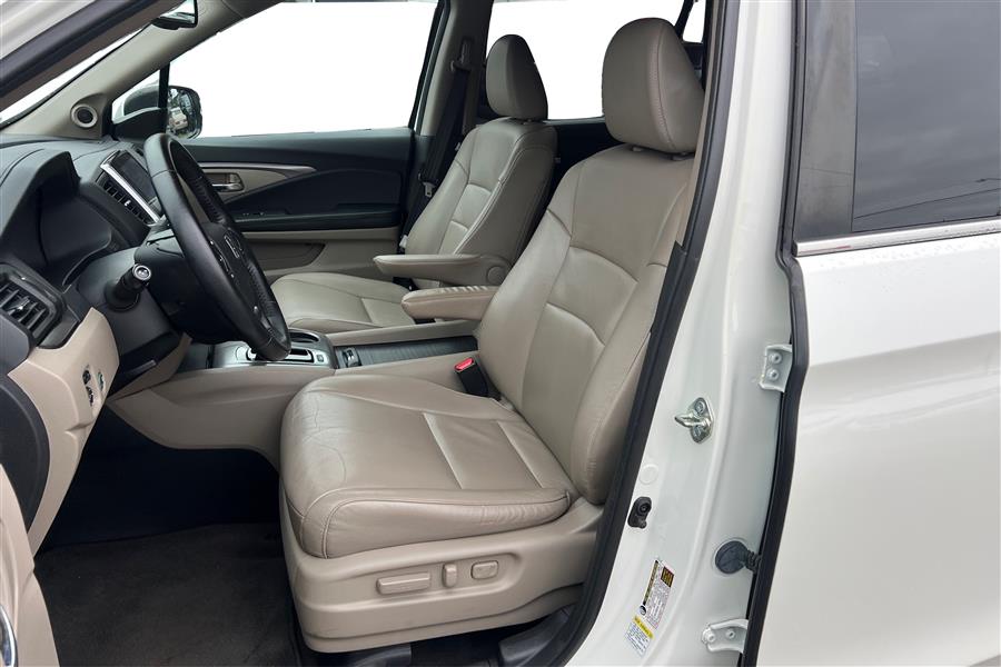 2016 Honda Pilot AWD 4dr EX-L w/Navi, available for sale in Lindenhurst, New York | Power Motor Group. Lindenhurst, New York 2016 Honda Pilot AWD 4dr EX-L w/Navi, available for sale in Lindenhurst, New York | Power Motor Group. Lindenhurst, New York