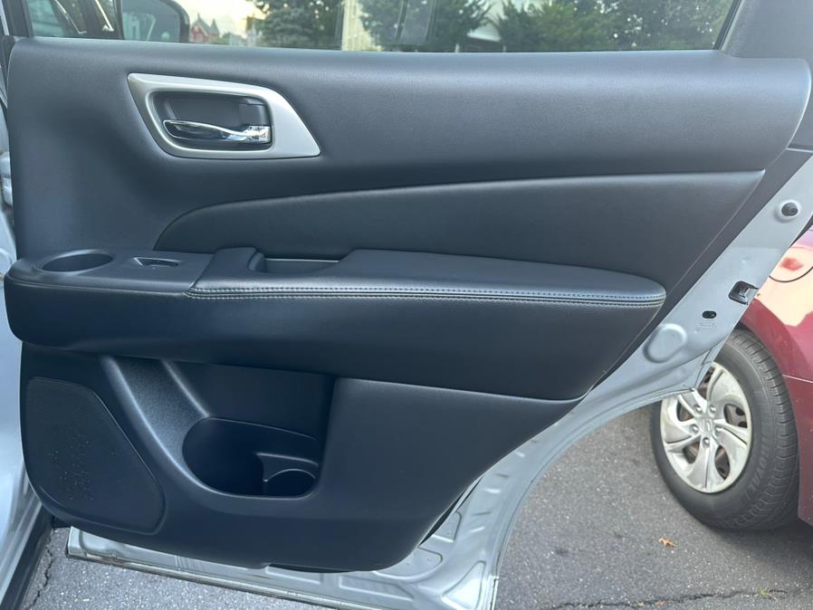 2014 Ford Explorer 4WD 4dr XLT, available for sale in New Britain, Connecticut | Central Auto Sales & Service. New Britain, Connecticut 2014 Ford Explorer 4WD 4dr XLT, available for sale in New Britain, Connecticut | Central Auto Sales & Service. New Britain, Connecticut