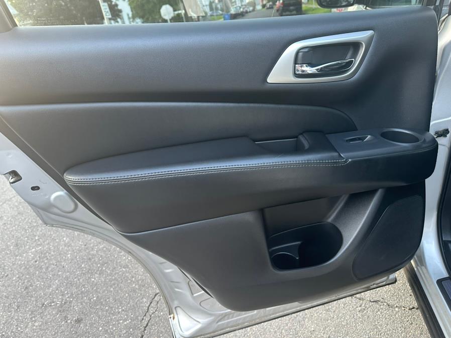 2014 Ford Explorer 4WD 4dr XLT, available for sale in New Britain, Connecticut | Central Auto Sales & Service. New Britain, Connecticut 2014 Ford Explorer 4WD 4dr XLT, available for sale in New Britain, Connecticut | Central Auto Sales & Service. New Britain, Connecticut