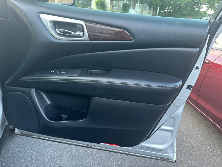 2014 Ford Explorer 4WD 4dr XLT, available for sale in New Britain, Connecticut | Central Auto Sales & Service. New Britain, Connecticut 2014 Ford Explorer 4WD 4dr XLT, available for sale in New Britain, Connecticut | Central Auto Sales & Service. New Britain, Connecticut