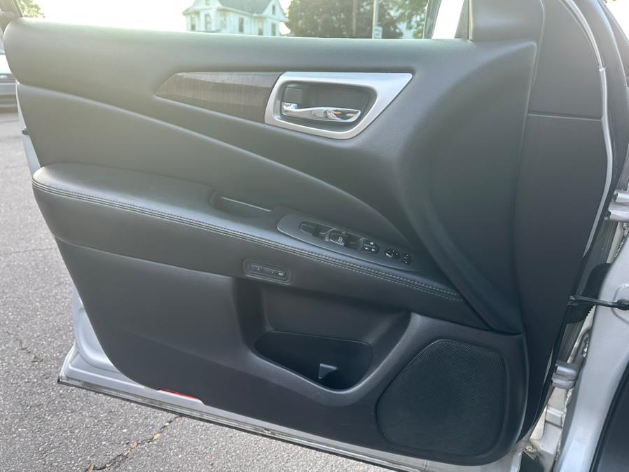 2014 Ford Explorer 4WD 4dr XLT, available for sale in New Britain, Connecticut | Central Auto Sales & Service. New Britain, Connecticut 2014 Ford Explorer 4WD 4dr XLT, available for sale in New Britain, Connecticut | Central Auto Sales & Service. New Britain, Connecticut