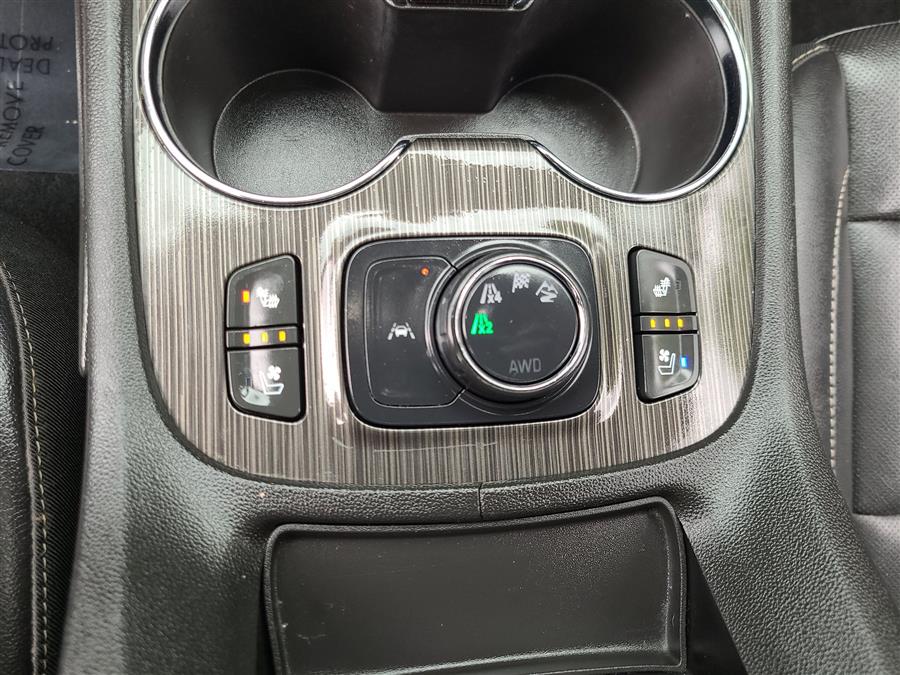 2020 GMC Acadia AWD 4dr SLT, available for sale in Canton, Connecticut | Lava Motors. Canton, Connecticut 2020 GMC Acadia AWD 4dr SLT, available for sale in Canton, Connecticut | Lava Motors. Canton, Connecticut