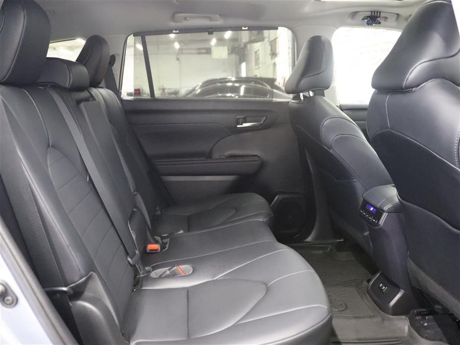 2020 Toyota Highlander XLE photo 16
