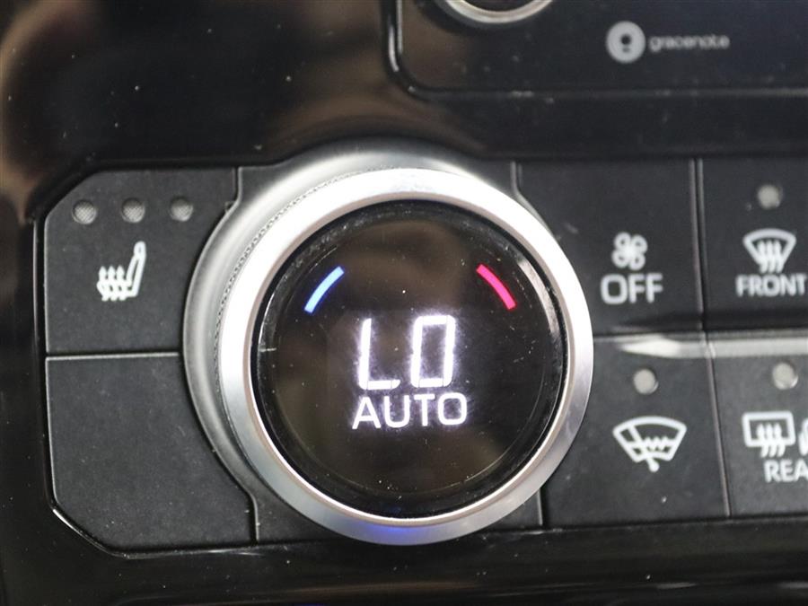 2020 Toyota Highlander XLE photo 22