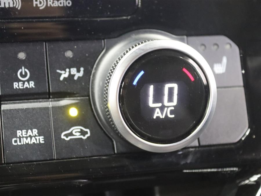 2020 Toyota Highlander XLE photo 23