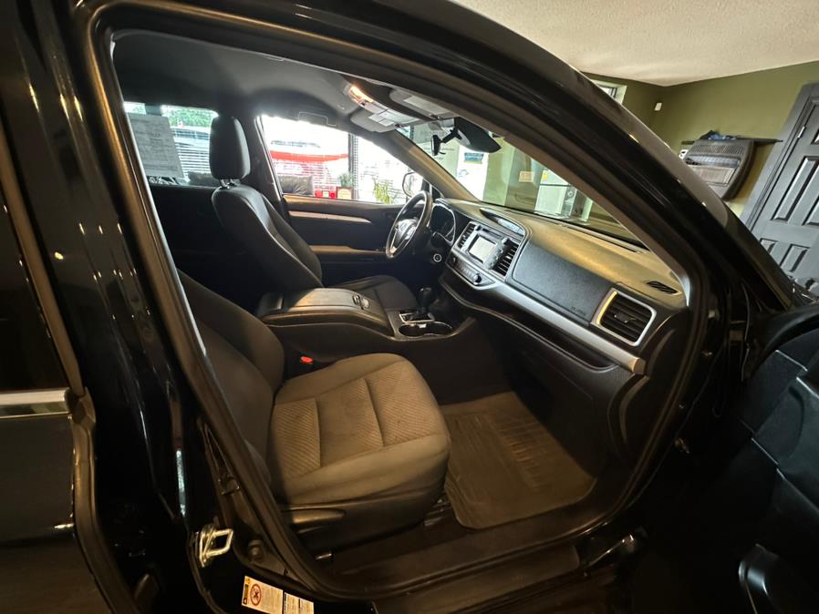2019 Toyota Highlander LE V6 AWD (Natl), available for sale in West Hartford, Connecticut | AutoMax. West Hartford, Connecticut 2019 Toyota Highlander LE V6 AWD (Natl), available for sale in West Hartford, Connecticut | AutoMax. West Hartford, Connecticut