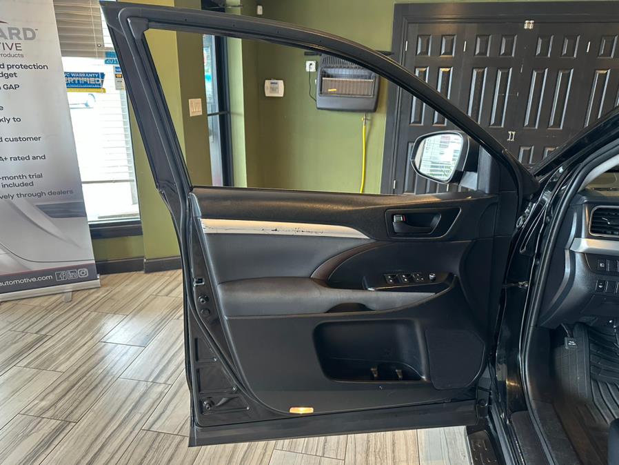 2019 Toyota Highlander LE V6 AWD (Natl), available for sale in West Hartford, Connecticut | AutoMax. West Hartford, Connecticut 2019 Toyota Highlander LE V6 AWD (Natl), available for sale in West Hartford, Connecticut | AutoMax. West Hartford, Connecticut