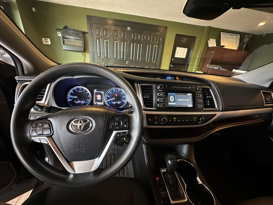 2019 Toyota Highlander LE V6 AWD (Natl), available for sale in West Hartford, Connecticut | AutoMax. West Hartford, Connecticut 2019 Toyota Highlander LE V6 AWD (Natl), available for sale in West Hartford, Connecticut | AutoMax. West Hartford, Connecticut