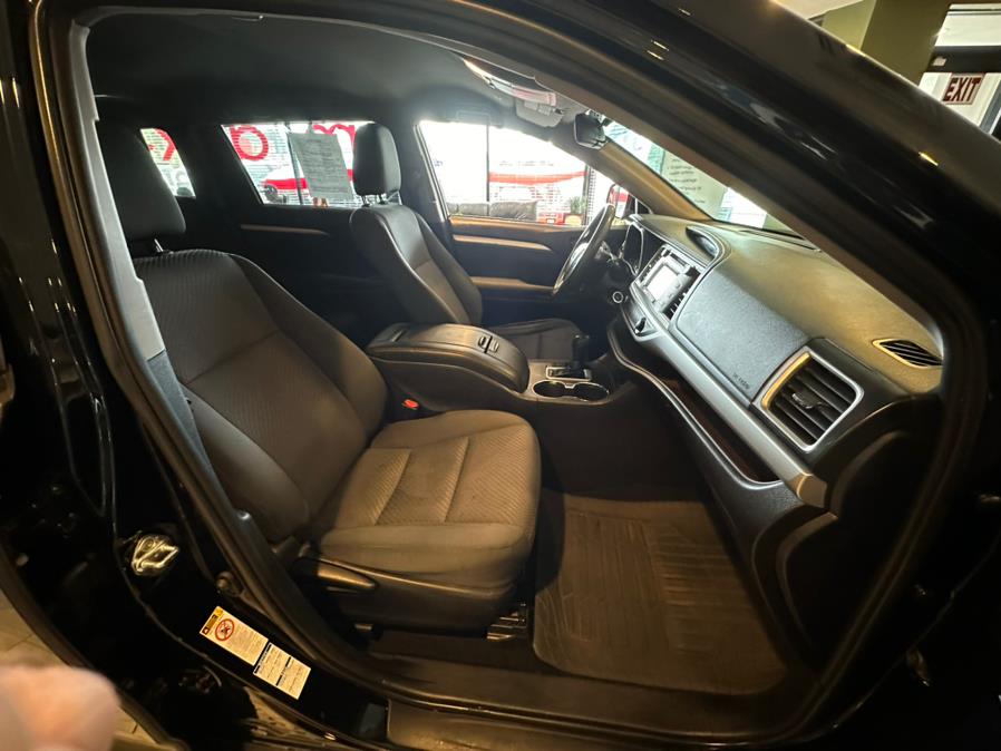2019 Toyota Highlander LE V6 AWD (Natl), available for sale in West Hartford, Connecticut | AutoMax. West Hartford, Connecticut 2019 Toyota Highlander LE V6 AWD (Natl), available for sale in West Hartford, Connecticut | AutoMax. West Hartford, Connecticut