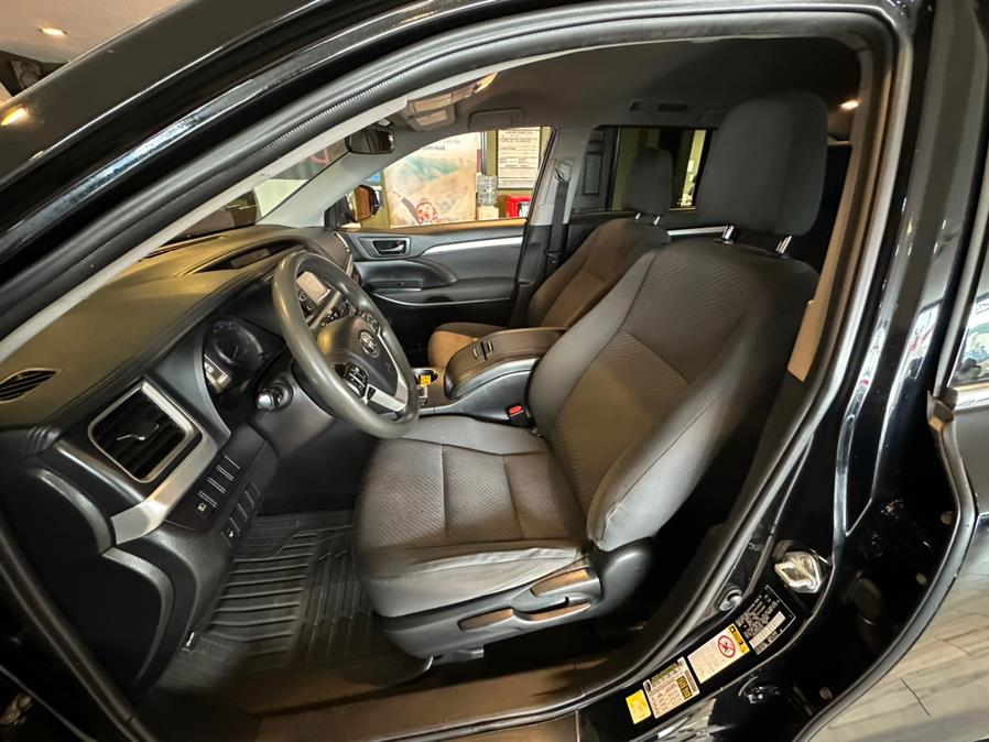 2019 Toyota Highlander LE V6 AWD (Natl), available for sale in West Hartford, Connecticut | AutoMax. West Hartford, Connecticut 2019 Toyota Highlander LE V6 AWD (Natl), available for sale in West Hartford, Connecticut | AutoMax. West Hartford, Connecticut