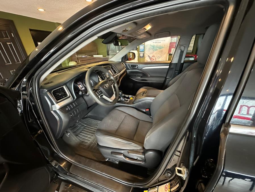 2019 Toyota Highlander LE V6 AWD (Natl), available for sale in West Hartford, Connecticut | AutoMax. West Hartford, Connecticut 2019 Toyota Highlander LE V6 AWD (Natl), available for sale in West Hartford, Connecticut | AutoMax. West Hartford, Connecticut